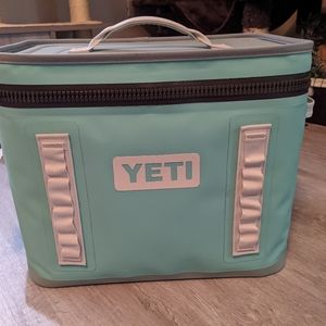 Yeti Hopper Flip 18